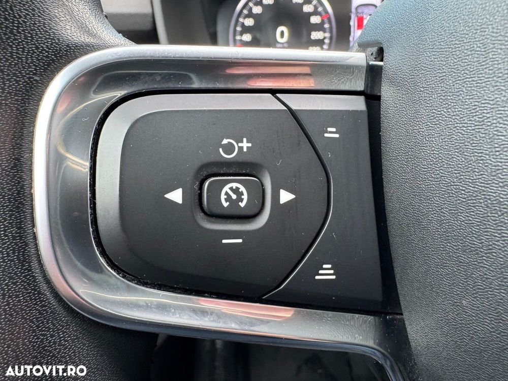 Volvo XC 40 T3 AT8 Momentum - 17