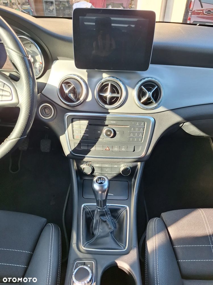 Mercedes-Benz GLA 200 d - 13