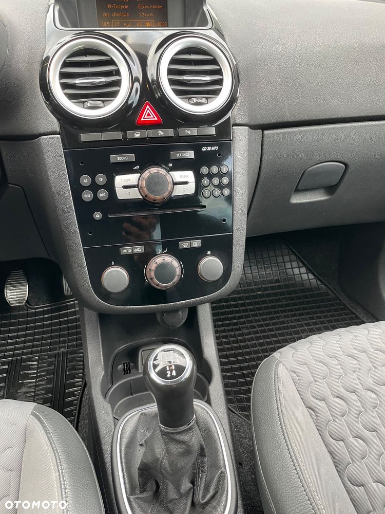 Opel Corsa 1.4 16V Cosmo - 10