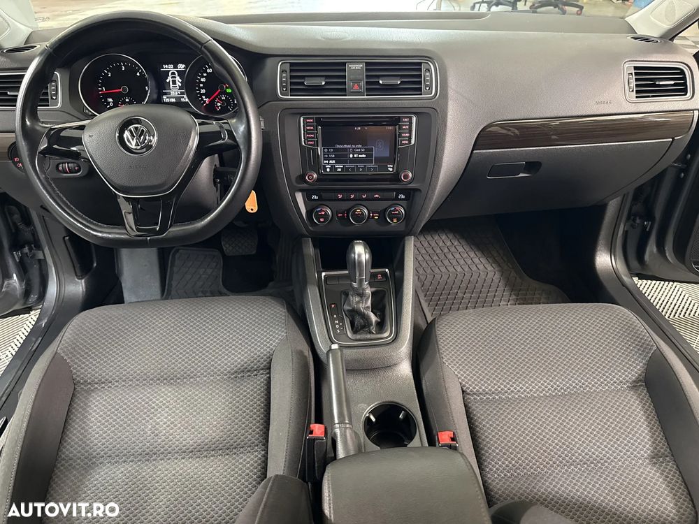 Volkswagen Jetta - 10