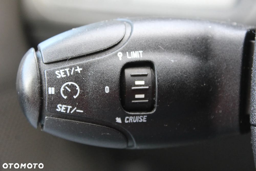 Peugeot 208 1.6 BlueHDi Allure S&S - 17