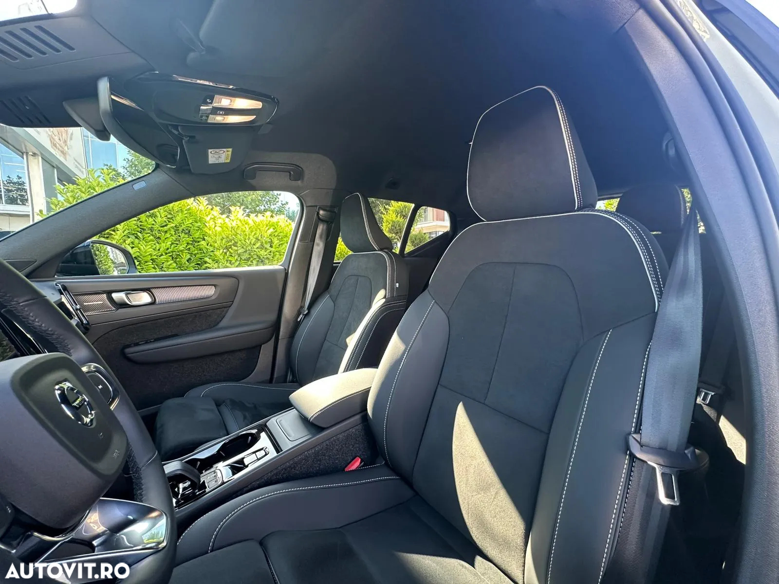 Volvo XC 40 B3 AT FWD MHEV Plus Dark - 8