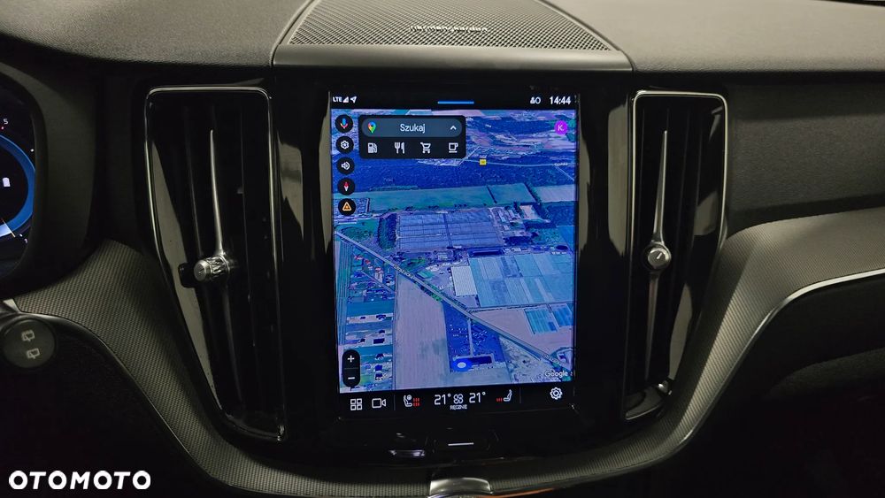 Volvo XC 60 B4 D Plus Dark - 32