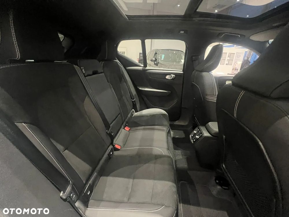 Volvo XC 40 B4 AWD Ultimate Dark - 24