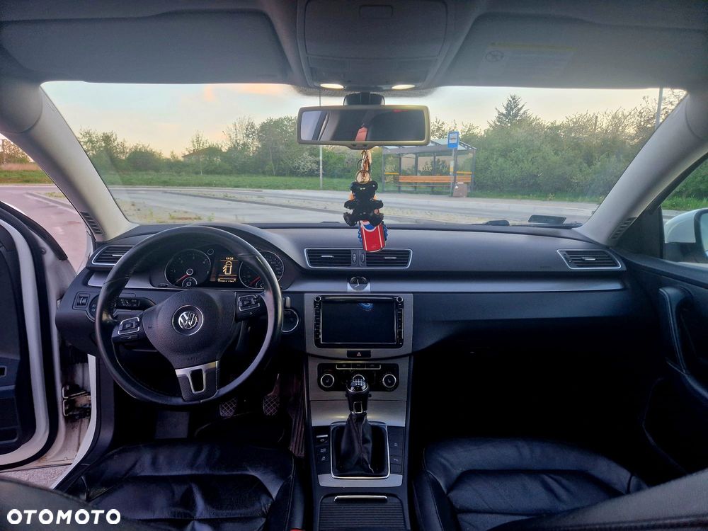 Volkswagen Passat 2.0 TDI Comfortline - 11