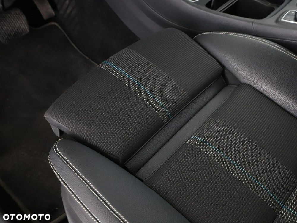 Mercedes-Benz CLA 180 7G-DCT Urban - 36