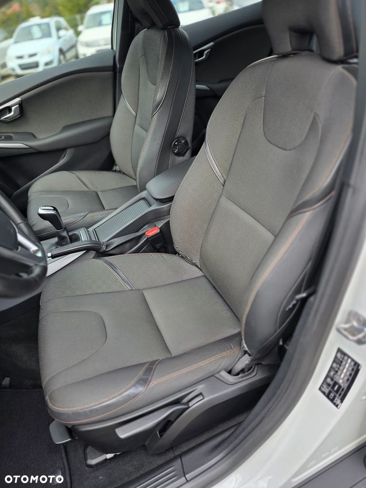 Volvo V40 D2 Drive-E Summum - 34