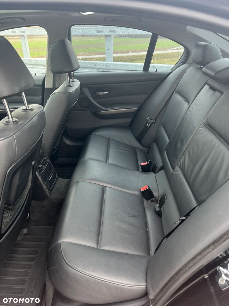 BMW Seria 3 335i xDrive - 25