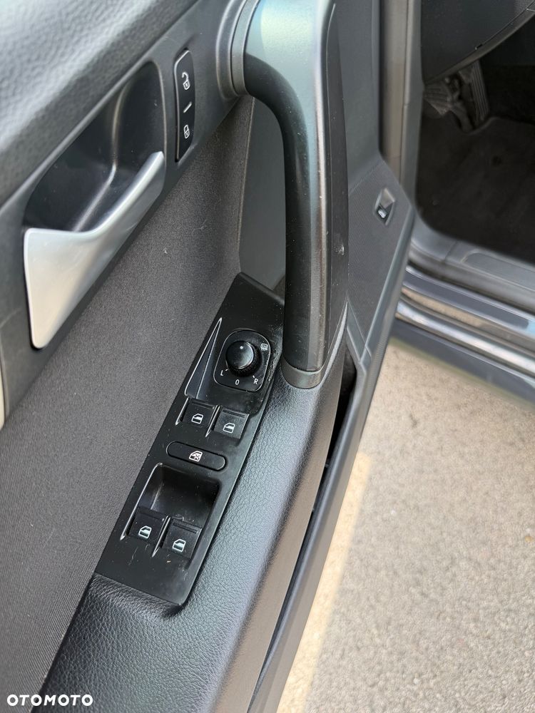 Volkswagen Passat 1.6 TDI (BlueMotion Technology) Comfortline - 24