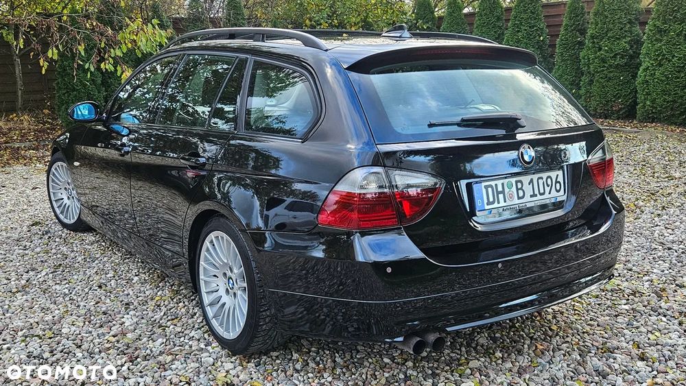 BMW Seria 3 325i Touring - 10