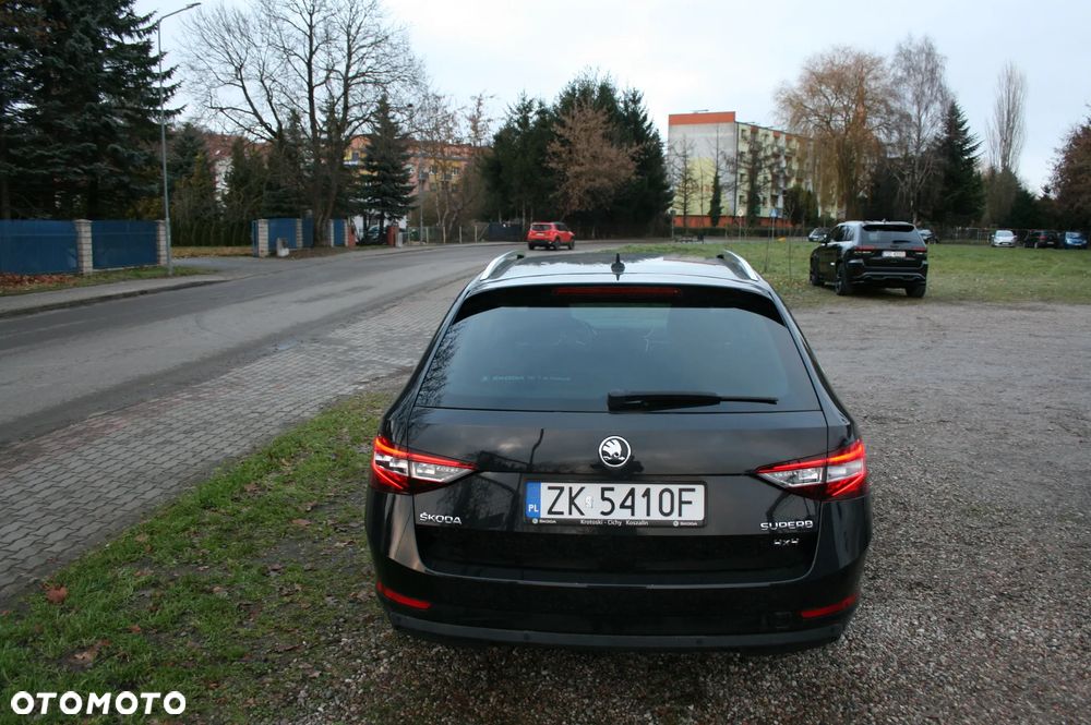 Skoda Superb 2.0 TDI 4x4 L&K DSG - 6