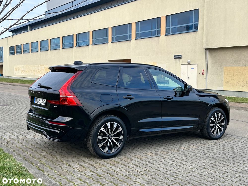 Volvo XC 60 B4 B Plus Dark - 12