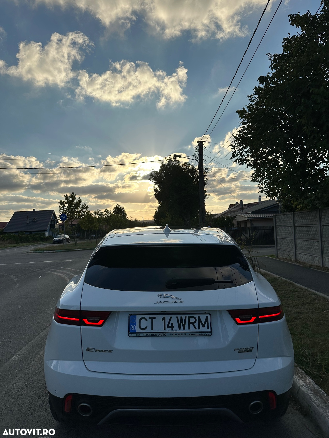 Jaguar E-Pace P250 AWD Base - 4