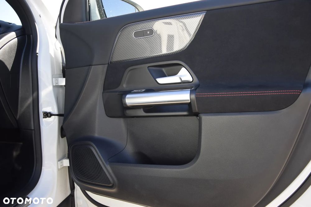 Mercedes-Benz GLA 200 AMG Line - 7