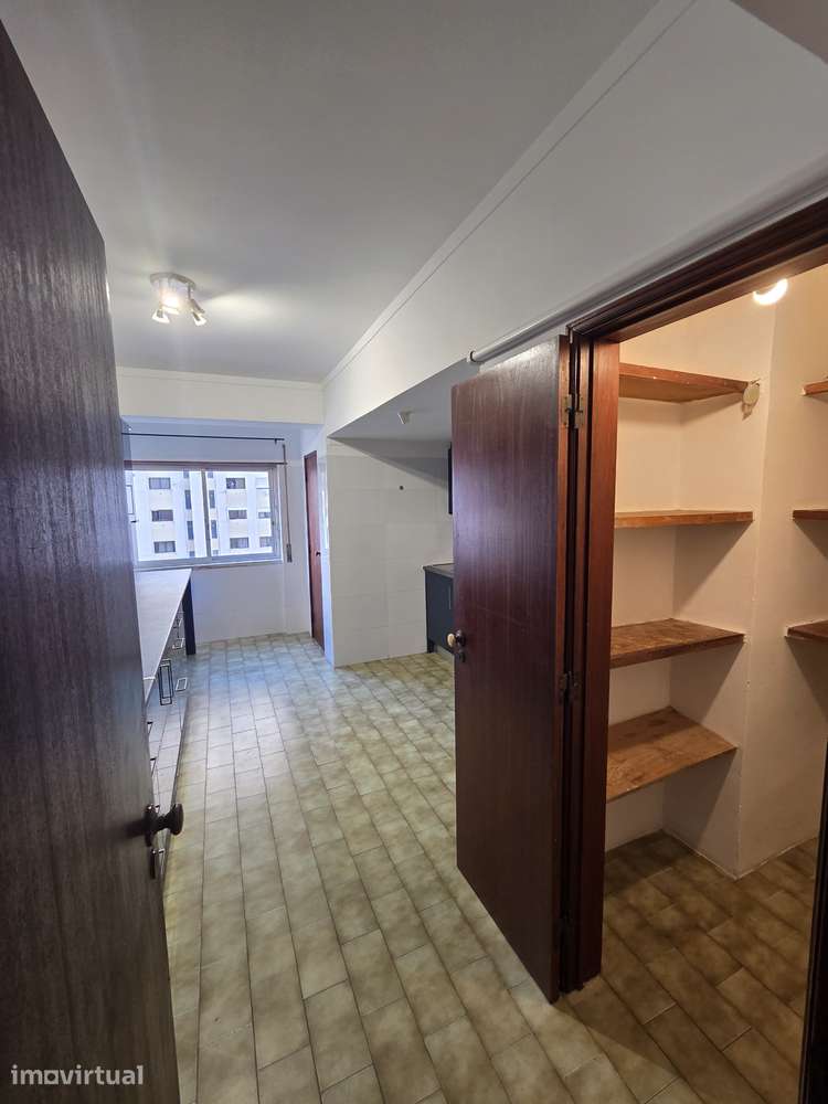 Vende-se Apartamento T3 em Carregado (Pronto a Habitar) - Grande imagem: 3/15