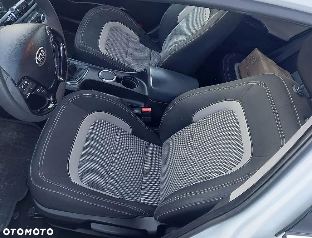 Kia Ceed 1.6 GDI Dream Team Edition - 12