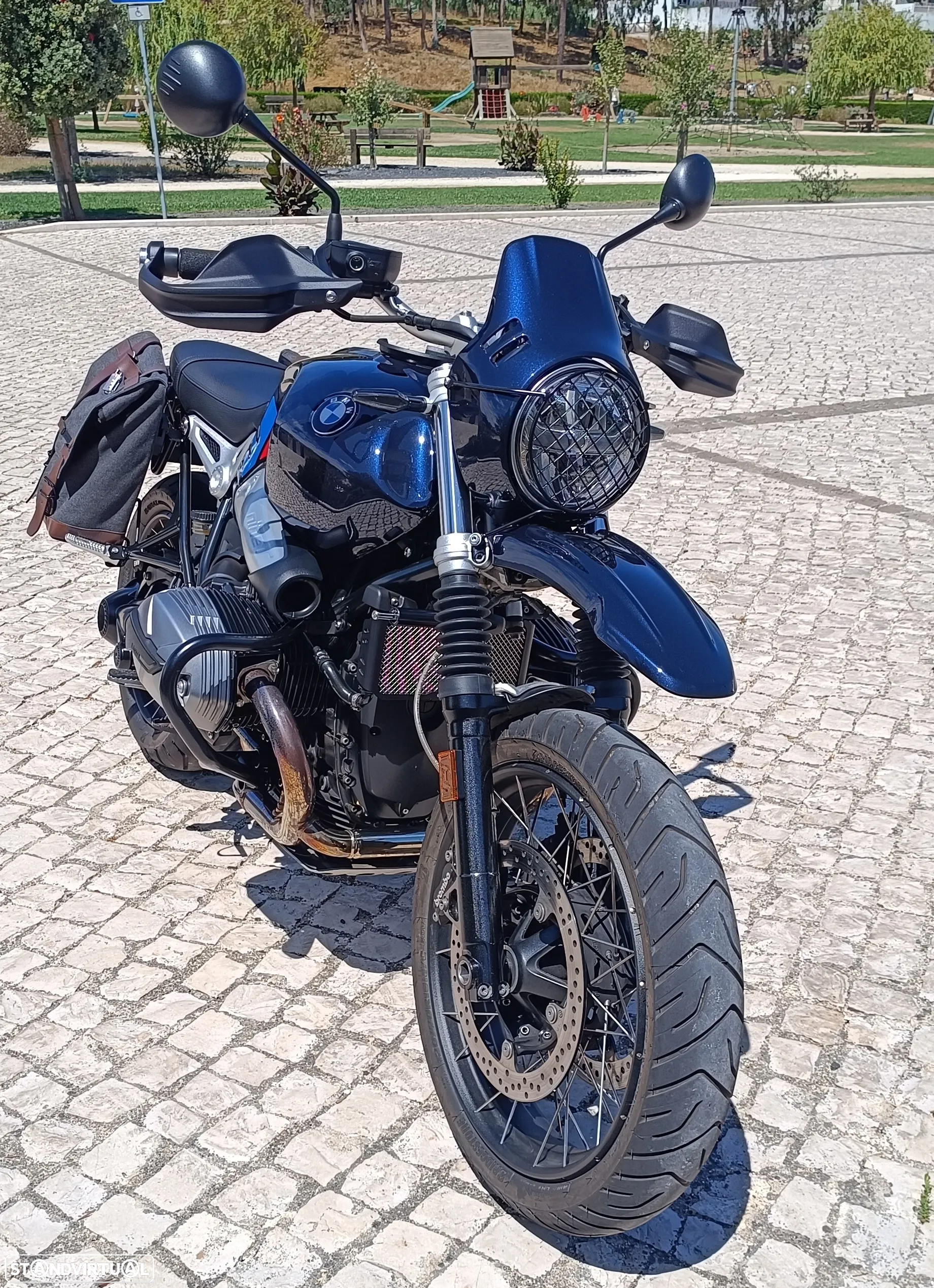 BMW R nineT Urban GS - 2