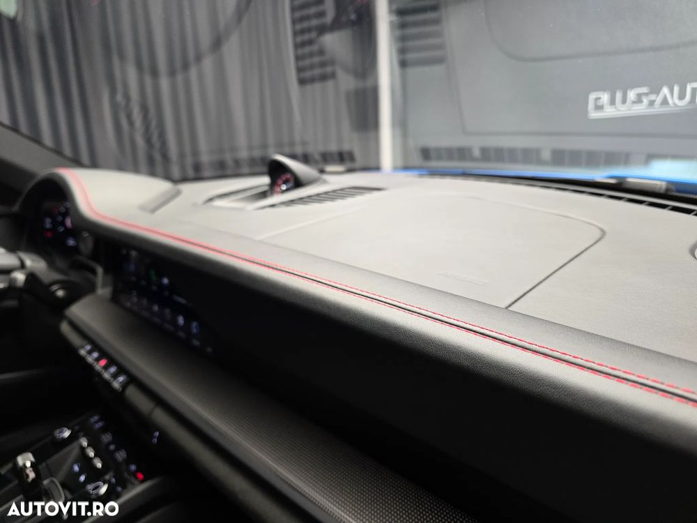 Porsche 911 4 GTS PDK - 33