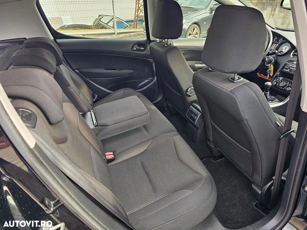 Peugeot 308 120 VTi Style - 11