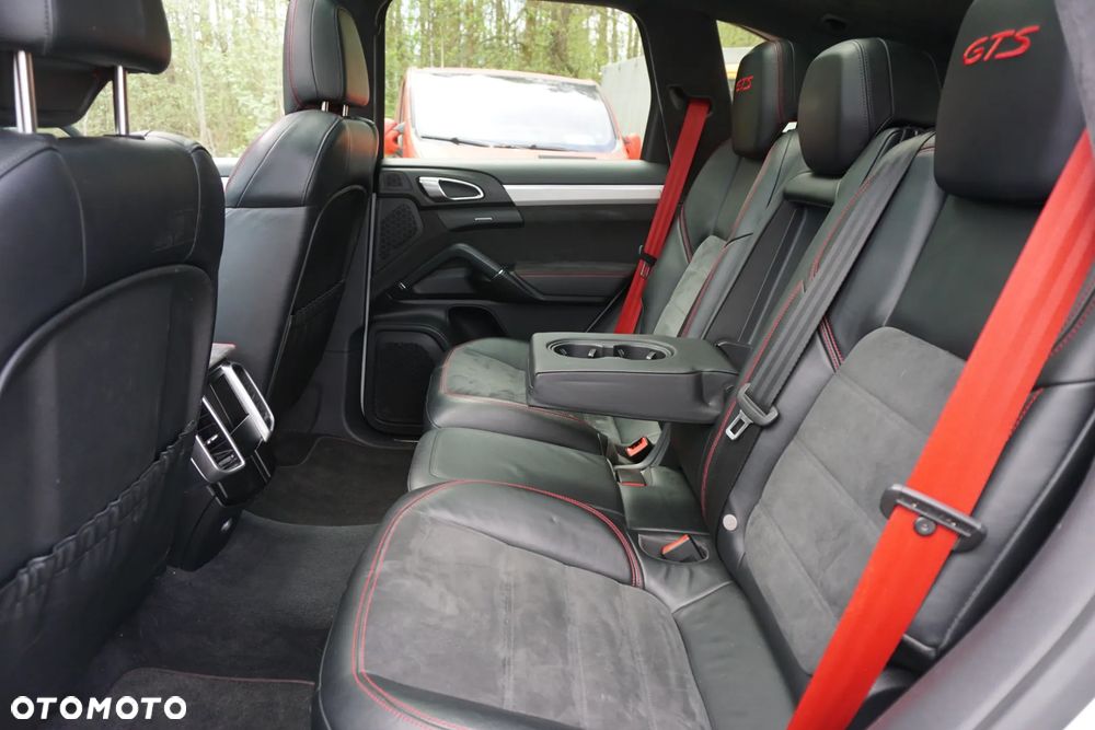 Porsche Cayenne GTS - 13