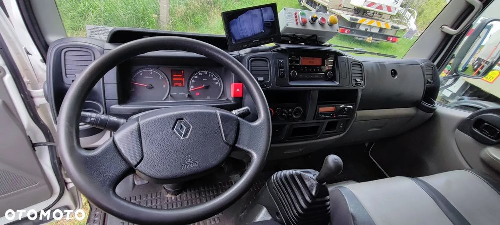 Renault Maxity - 8
