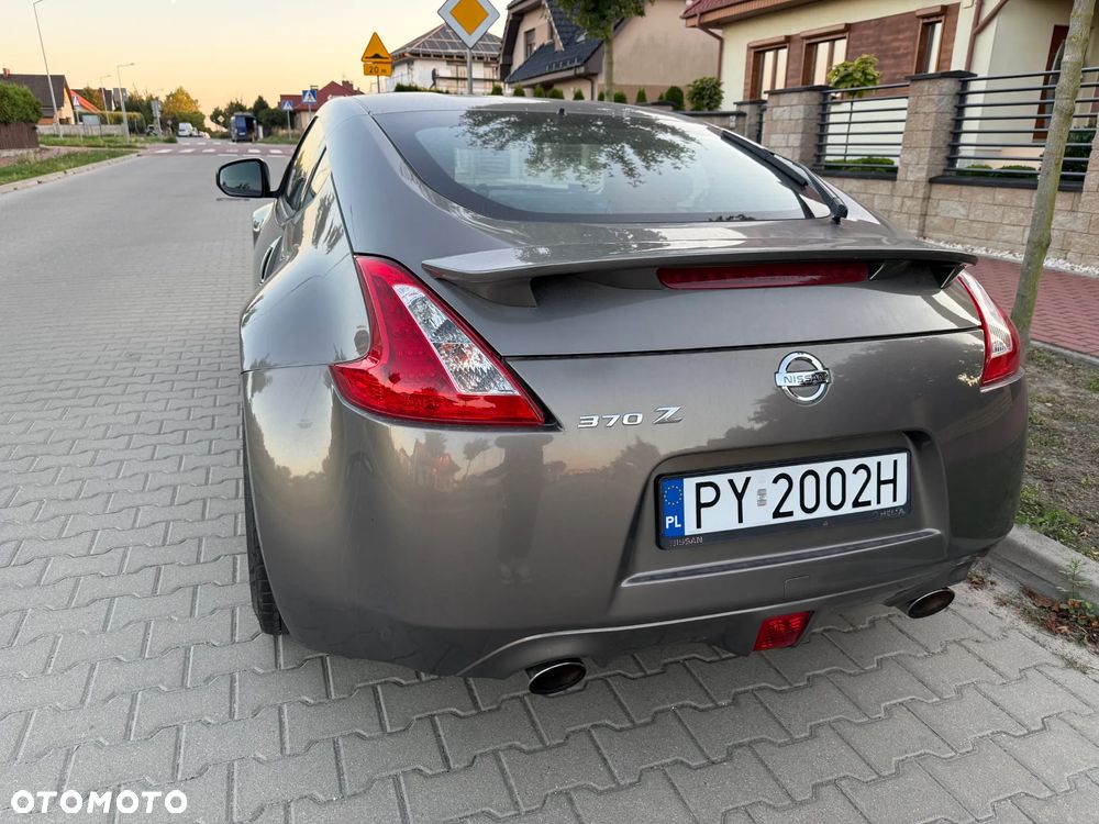 Nissan 370 Z - 22