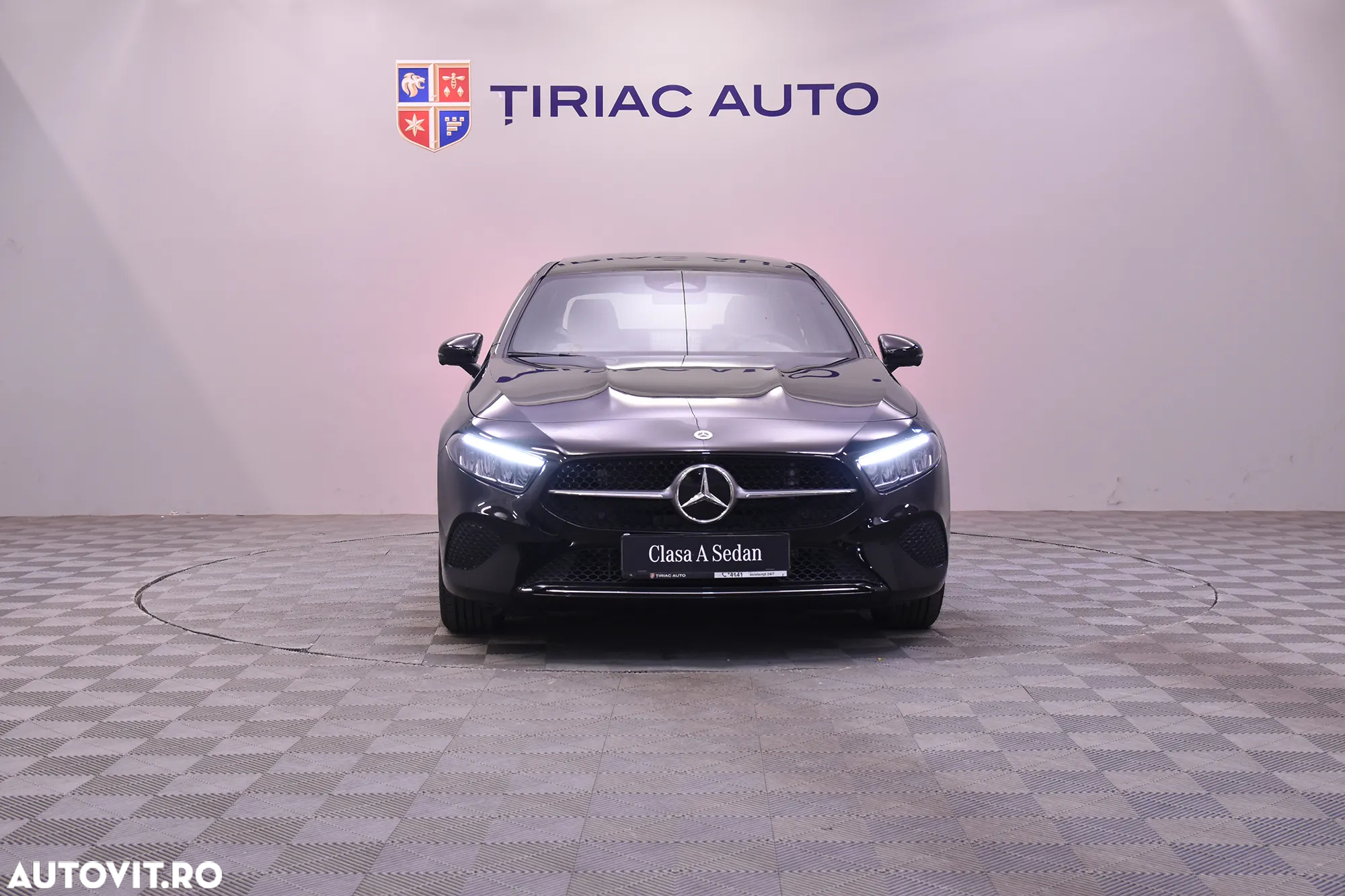 Mercedes-Benz A 200 MHEV 7G-DCT Sedan - 2