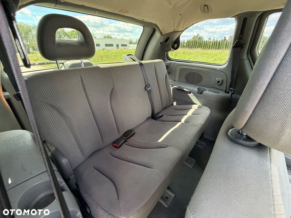 Chrysler Voyager 2.8 CRD LX - 11