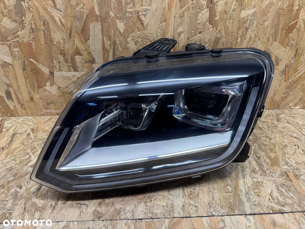 Przednia lewa lampa Volkswagen amarok - 1