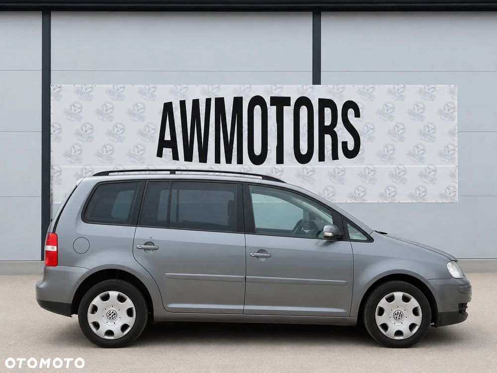 VOLKSWAGEN TOURAN 2003 *SAMOCHÓD NA CZĘŚCI* 5660 2R / D7X  MASKA, LAMPA, DRZWI, LUSTERKO, ZDERZAK, GRILL, BŁOTNIK, KLAPA, BELKA, DESKA, FOTELE, KANAPA, ĆWIARTKA KIEROWNICA, TARCZE, ZACISKI, ZAWIESZENIE, KOMPLETNY PRZÓD, KOMPLETNY TYŁ, LICZNIK, ZEGARY, PRAWE LEWE PRZÓD TYŁ - 1