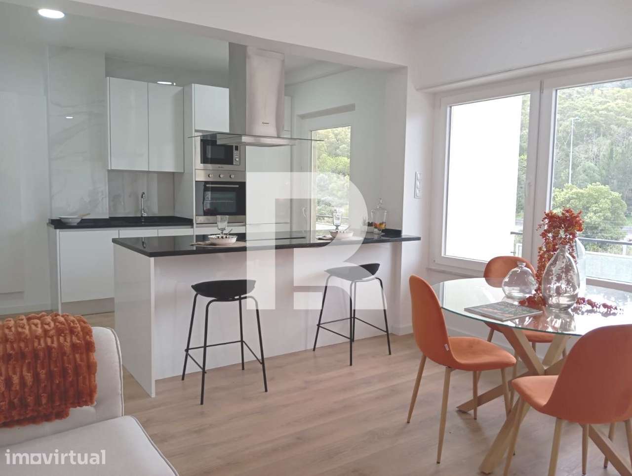 Apartamento T3 Totalmente Remodelado em Benfica - Grande imagem: 3/23