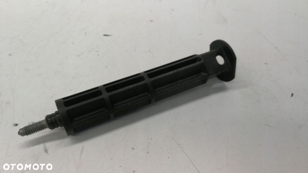 ŚRUBA UCHWYT LAMPY AUDI A4 B7 B8 AVANT 8E0945246B - 1