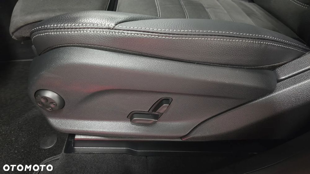 Mercedes-Benz GLC 220 d 4Matic 9G-TRONIC AMG Line Plus - 13