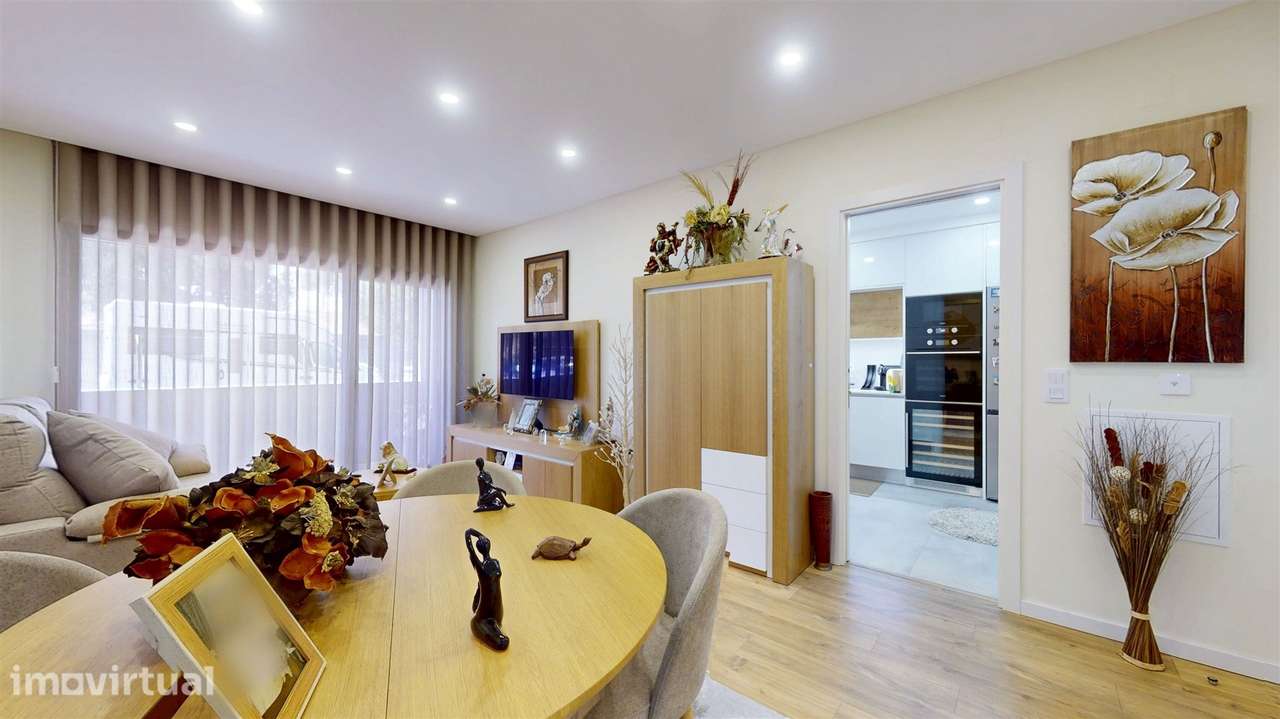 T1 com 104 m², 2 garagens box, varanda - Grande imagem: 5/54