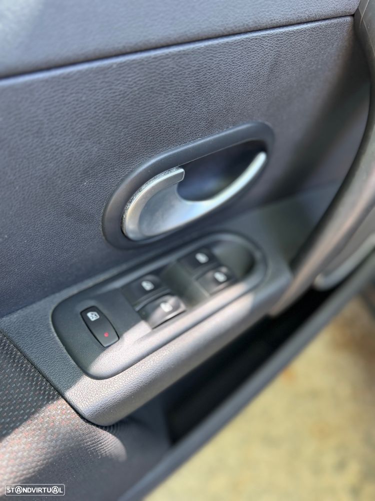 Renault Clio 1.2 16V Dynamique Luxe - 9