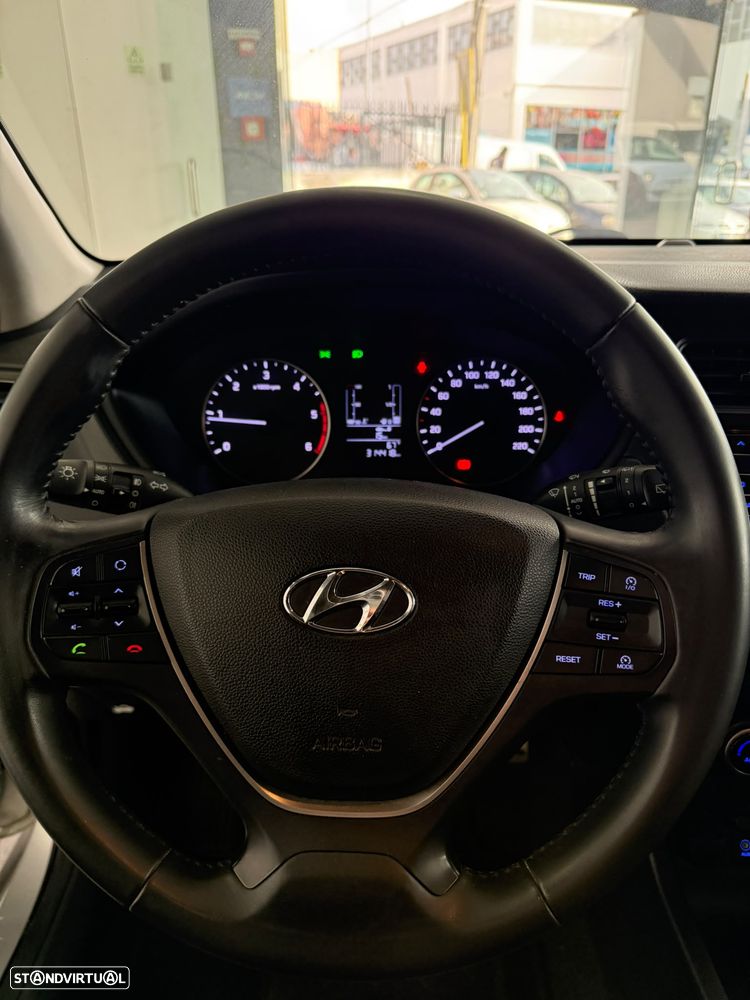 Hyundai i20 Active 1.4 CRDi Blue Comfort Navi - 11