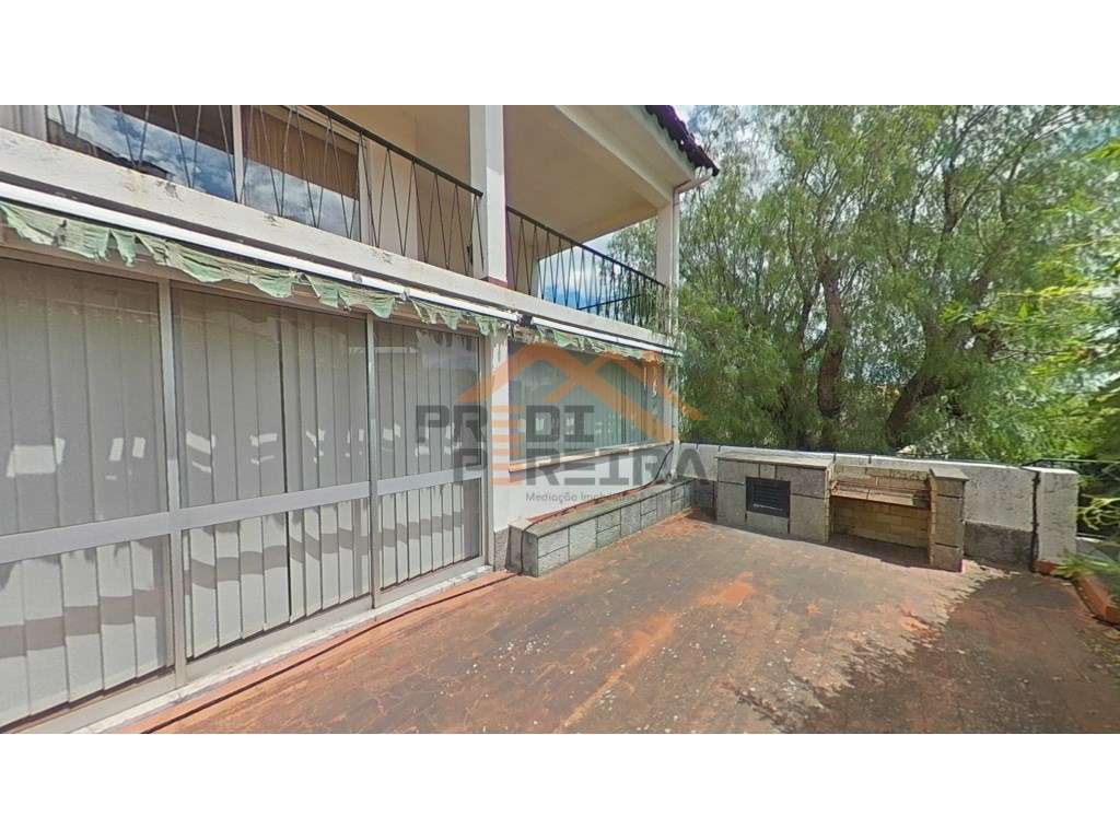 Moradia T7, isolada, com uma área de 359 m2, inserida em lote de 88... - Grande imagem: 4/39