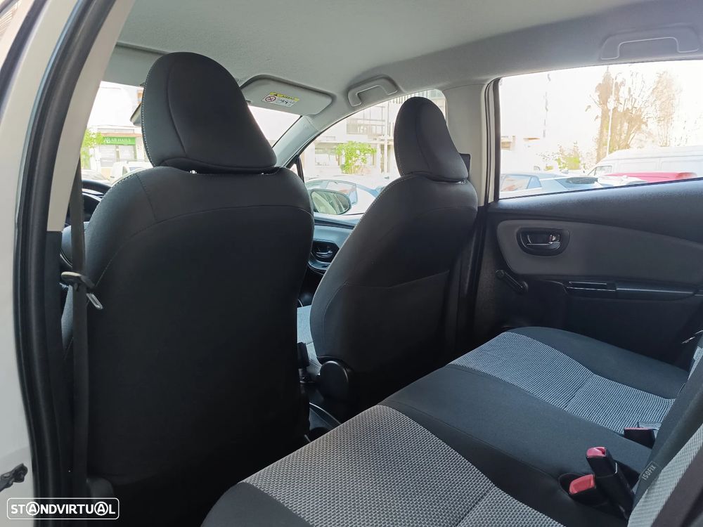 Toyota Yaris 1.5 HSD Comfort+Navi - 14