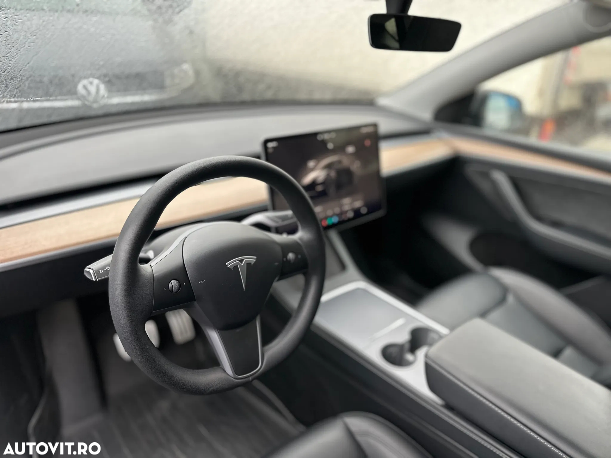 Tesla Model Y - 25
