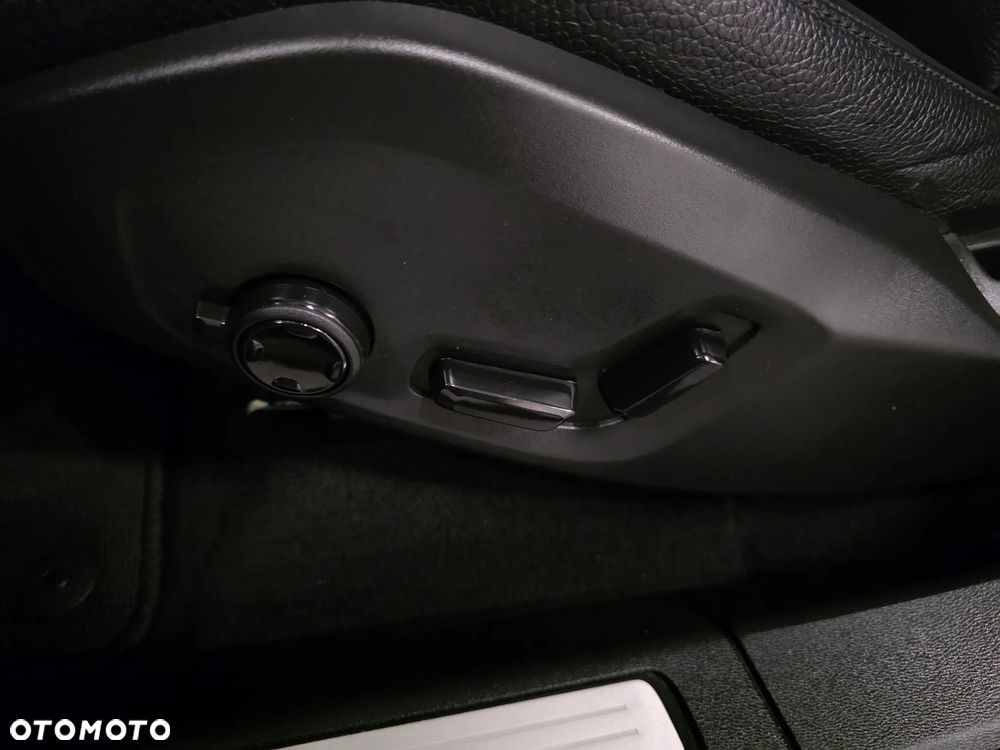 Volvo XC 60 B4 D Ultimate Dark - 22