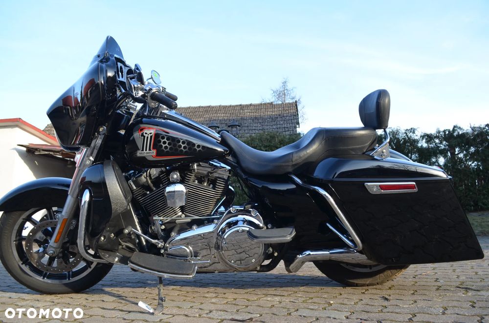 Harley-Davidson Touring Street Glide - 24