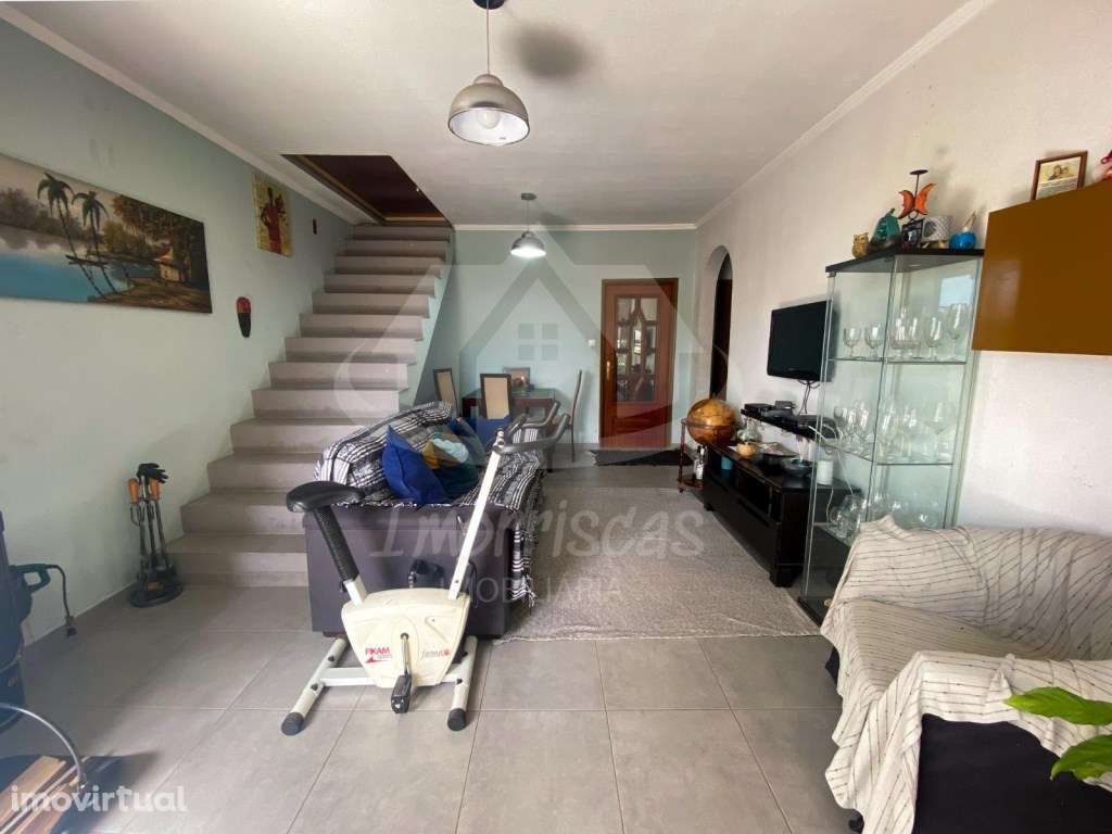 Moradia T2 com sótão aproveitado no Bairro da CAR em Camarate, Loures - Grande imagem: 2/25