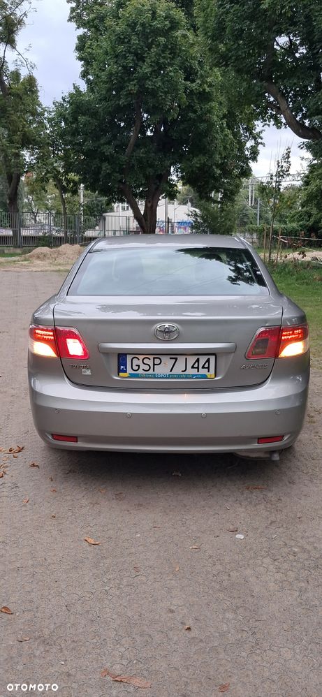 Toyota Avensis 1.6 Luna - 12