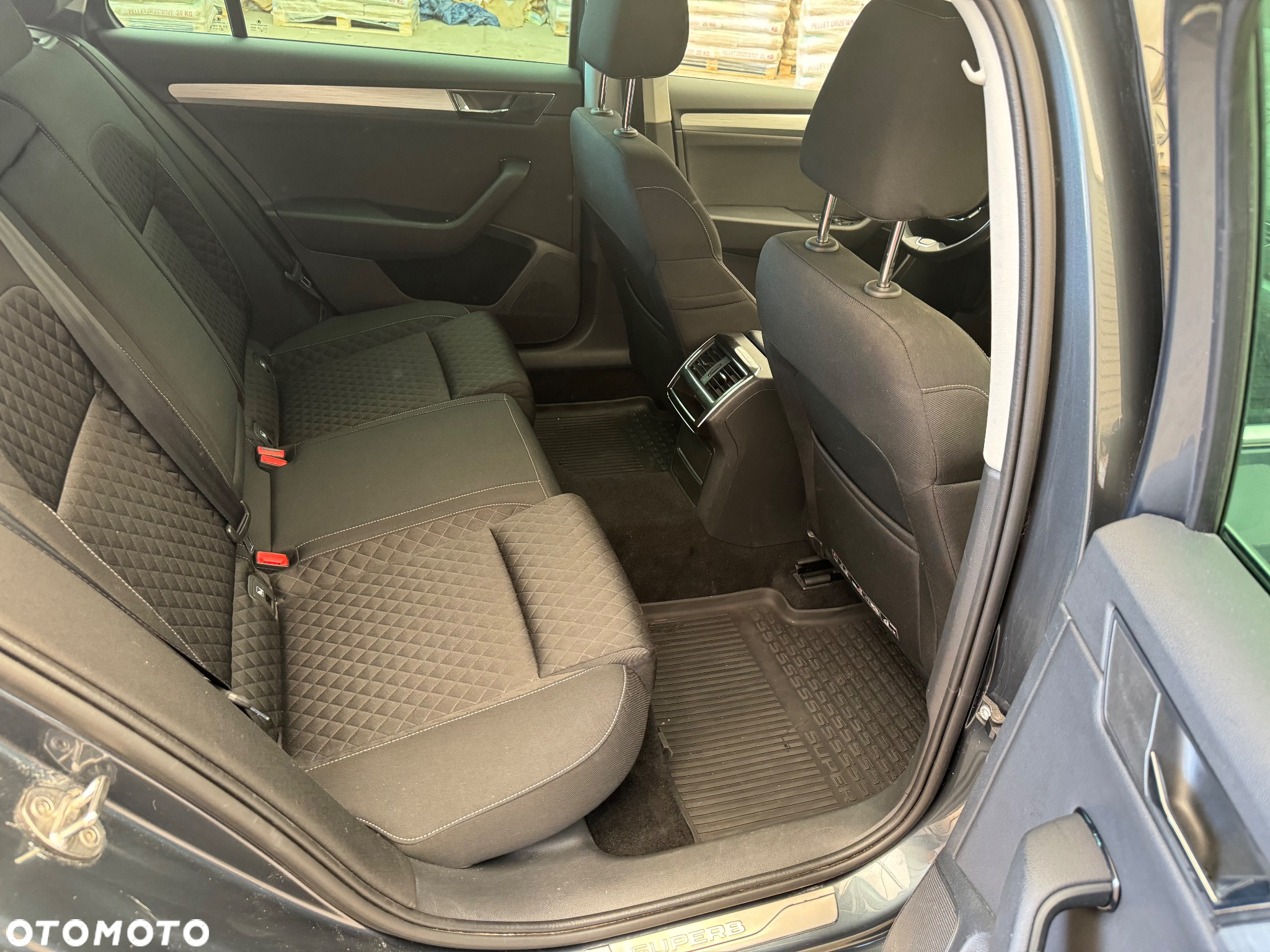 Skoda Superb 2.0 TDI DSG Ambition - 30