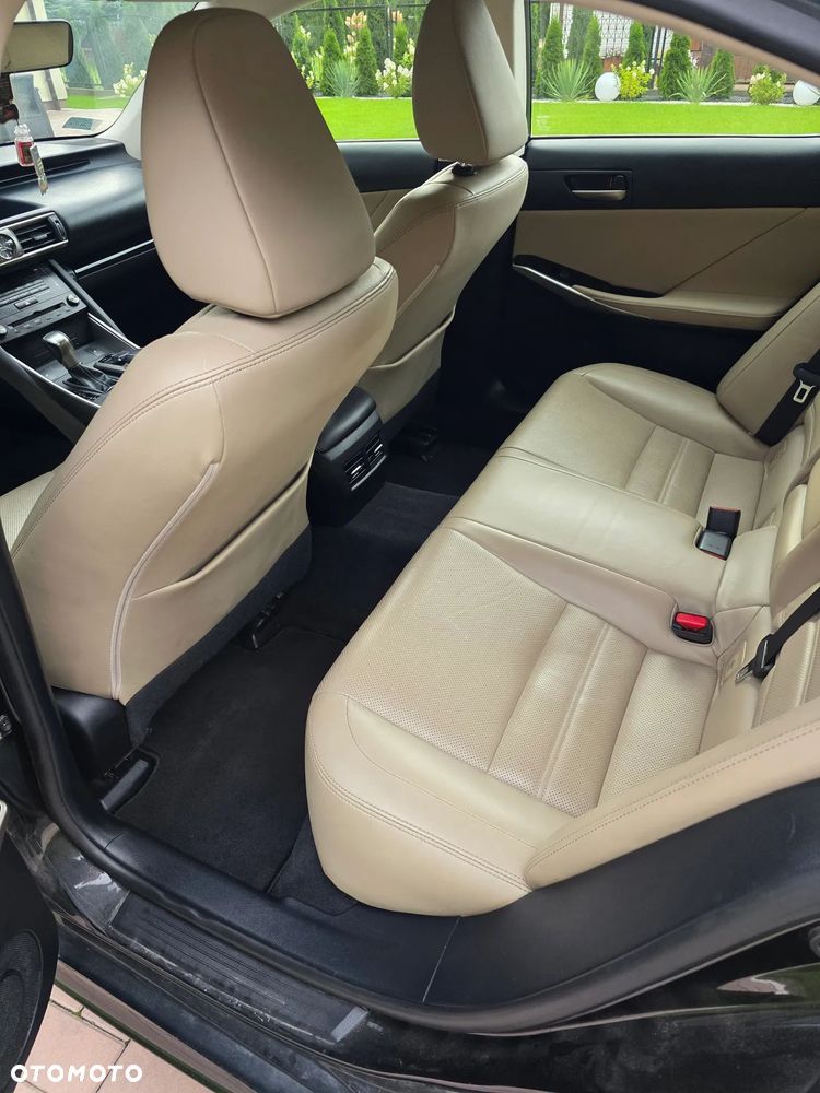 Lexus IS 300h F Sport EU6 - 10