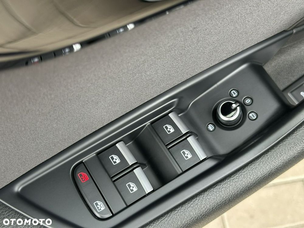 Audi A4 Avant 40 TFSI S tronic S line - 29