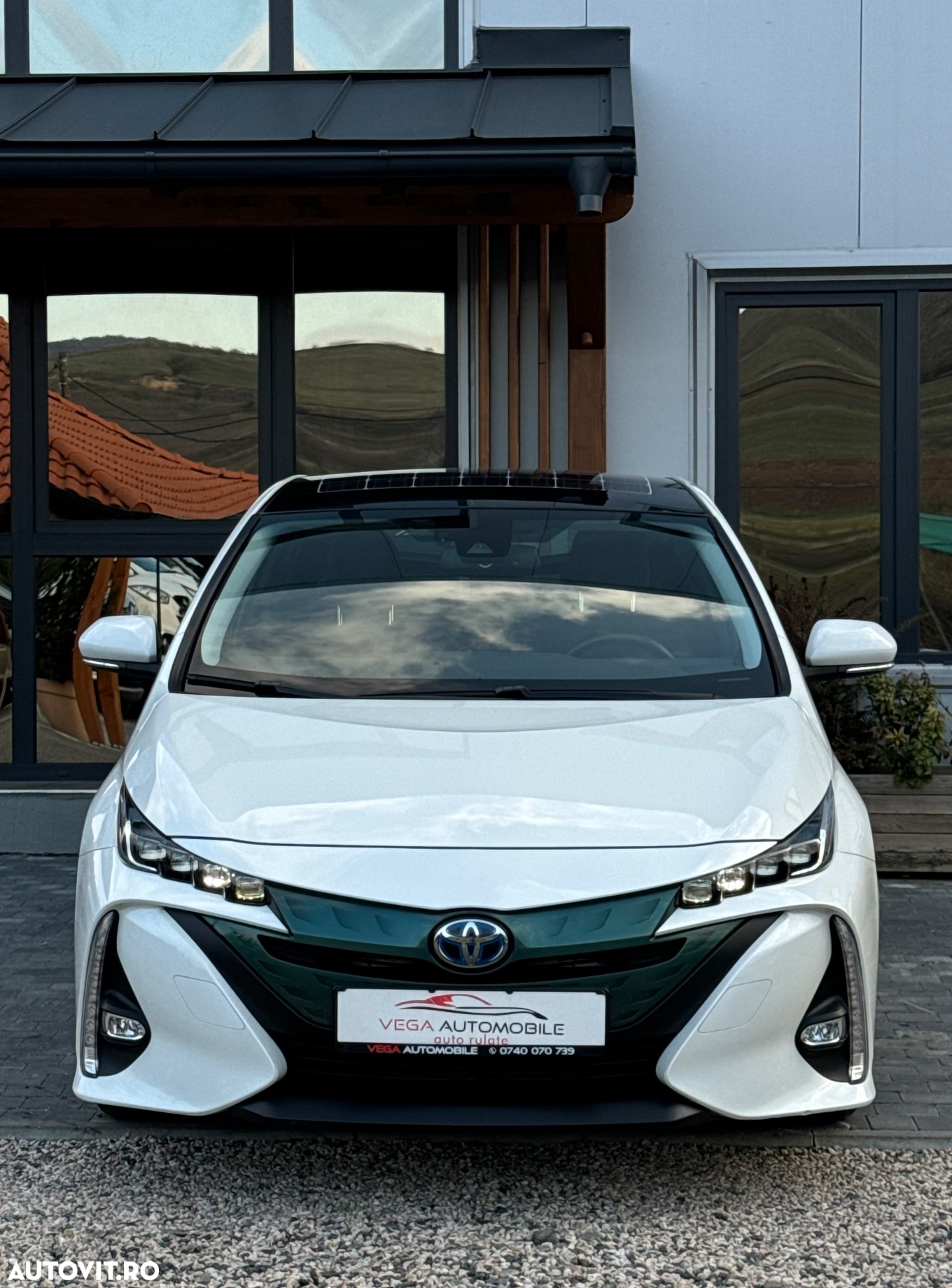 Toyota Prius Plug-in Hybrid Solar - 37