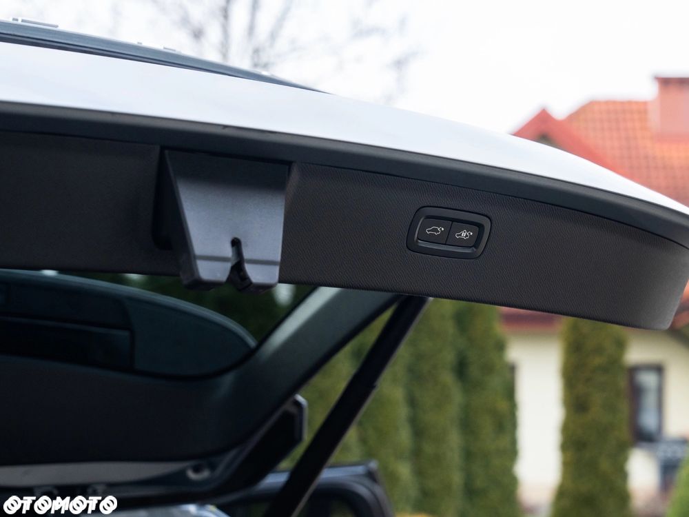 Volvo XC 90 B5 D AWD Geartronic Momentum Pro - 27