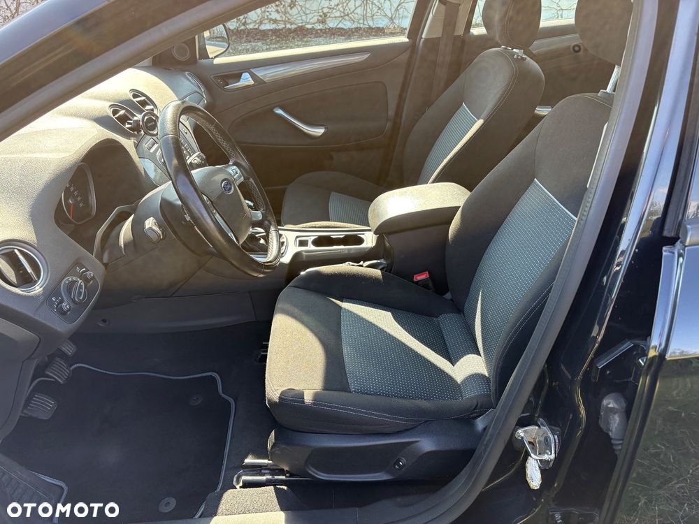 Ford Mondeo 2.0 T Trend - 13