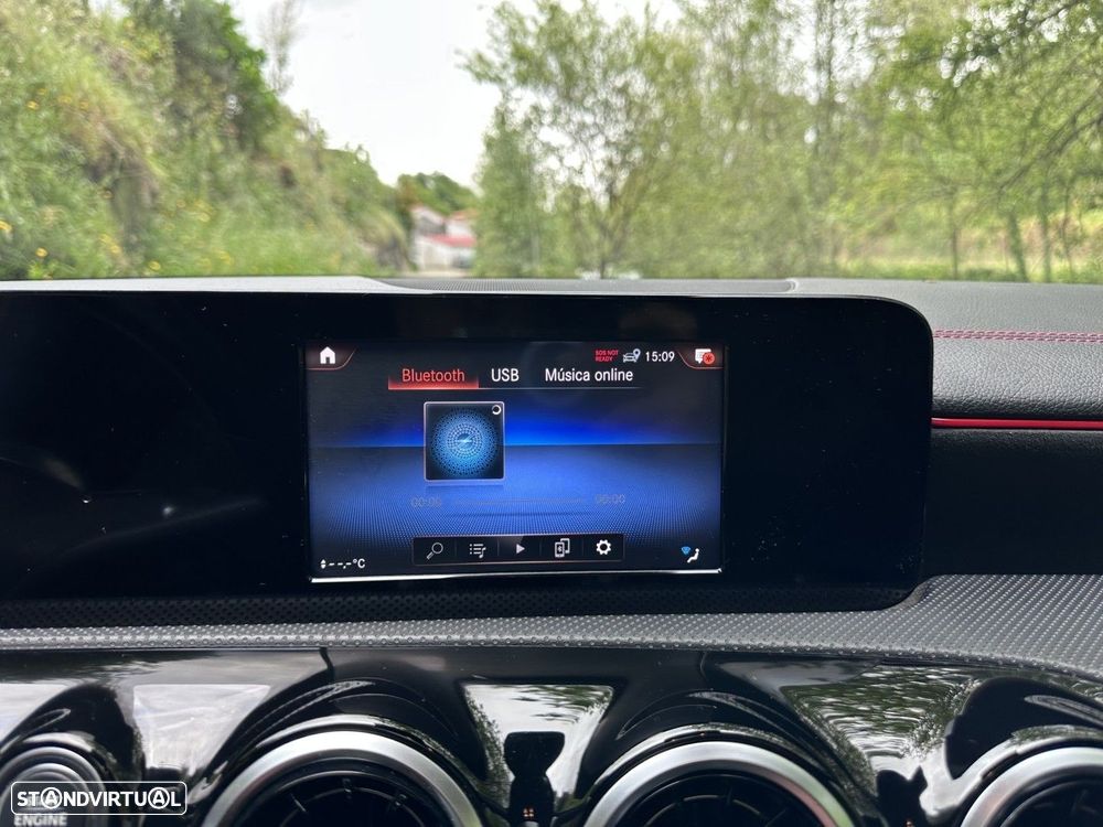 Mercedes-Benz CLA 250 e Shooting Brake AMG Line - 43